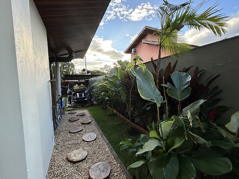 Casa Fiji Exclusive – 2 Suítes Master + 1 Tripla